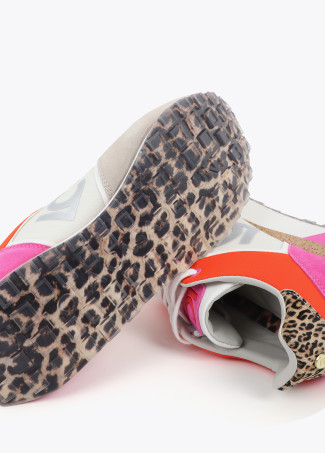 deportiva-con-plataforma-tricolor-en-tejidos-combinados-y-detalles-en-piel (11)