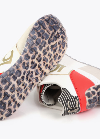 deportiva-con-plataforma-tricolor-en-tejidos-combinados-y-detalles-en-piel (3)