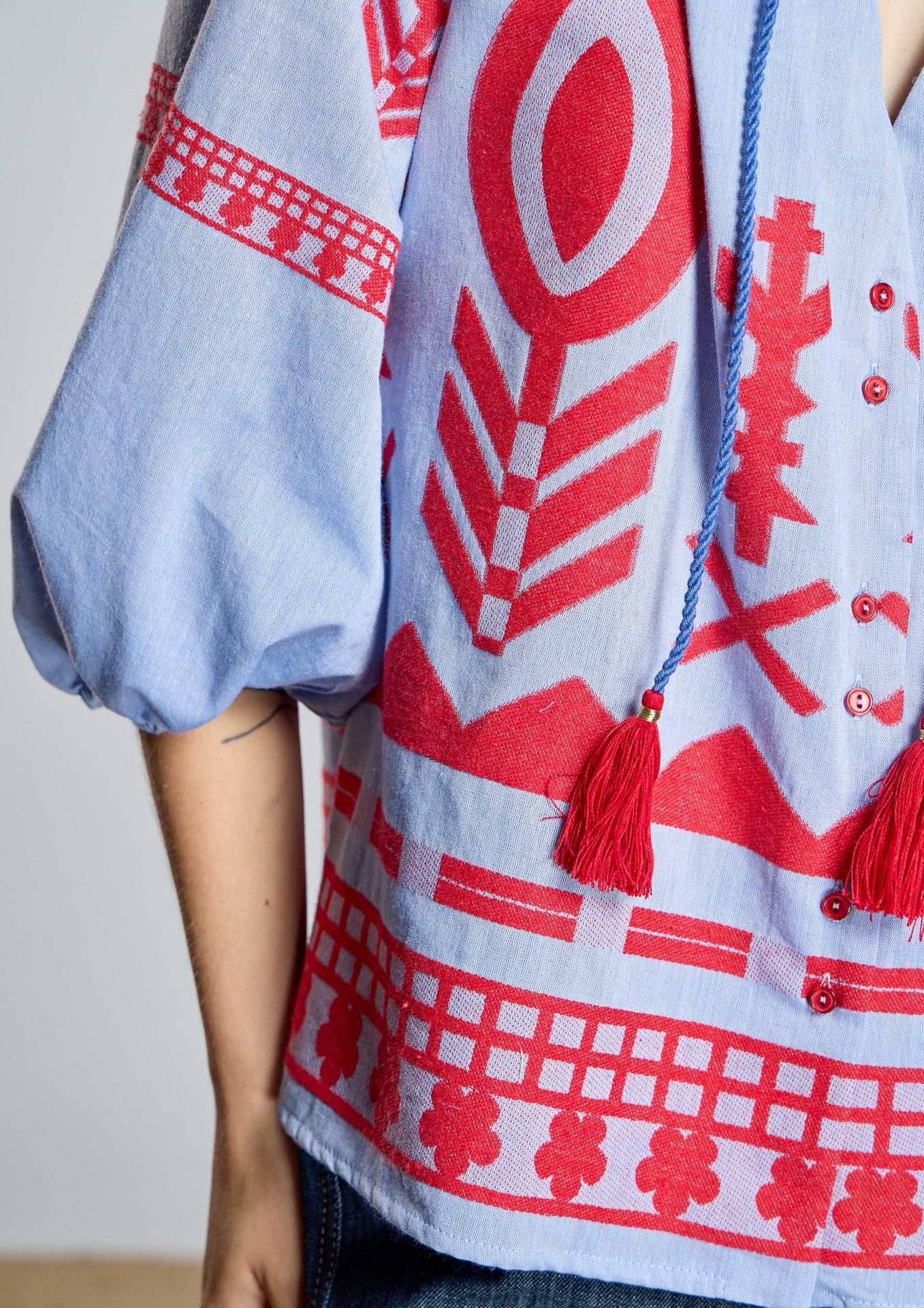 blusa-con-mangas-abullonadas