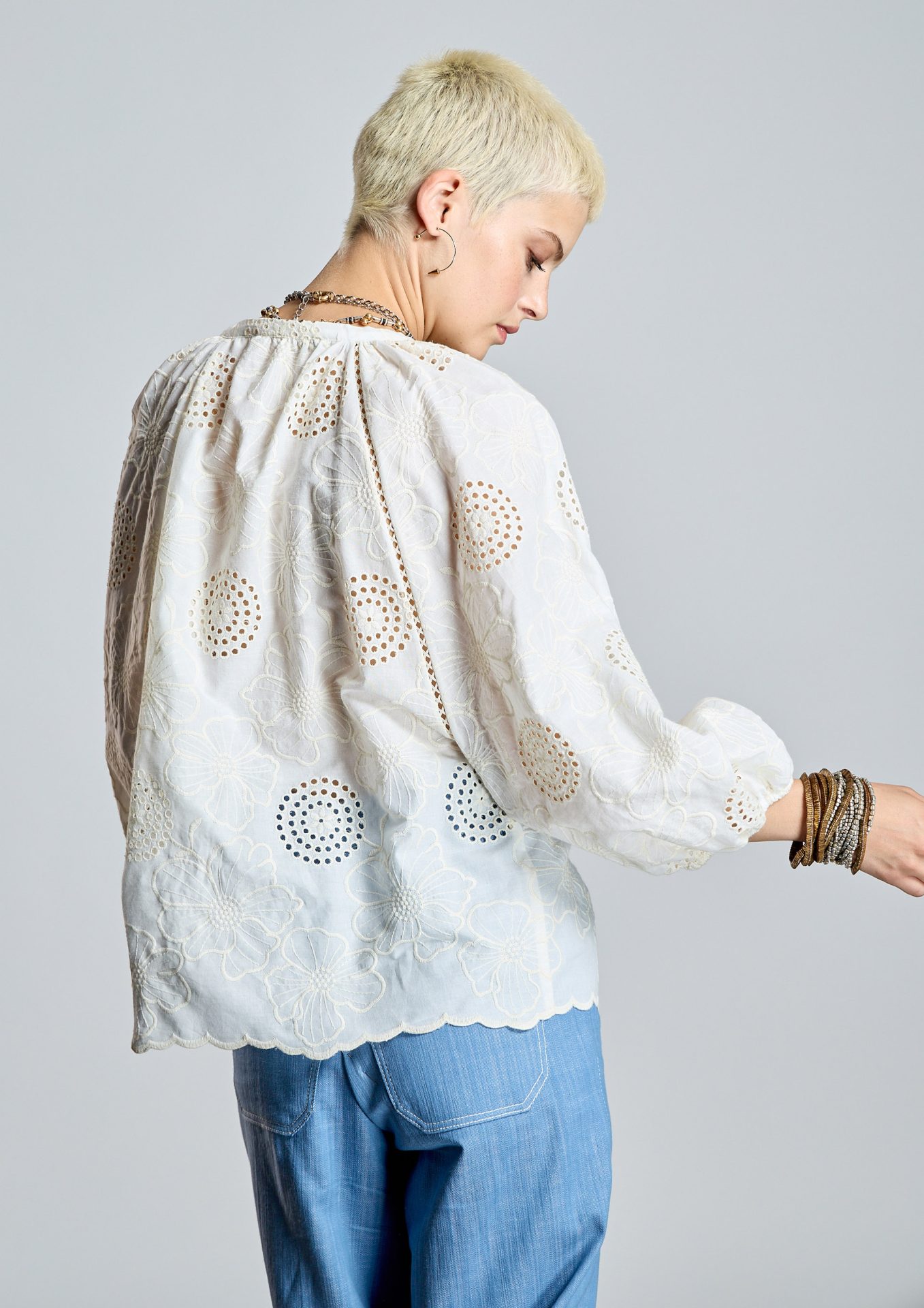 blusa-cruda-con-bordados