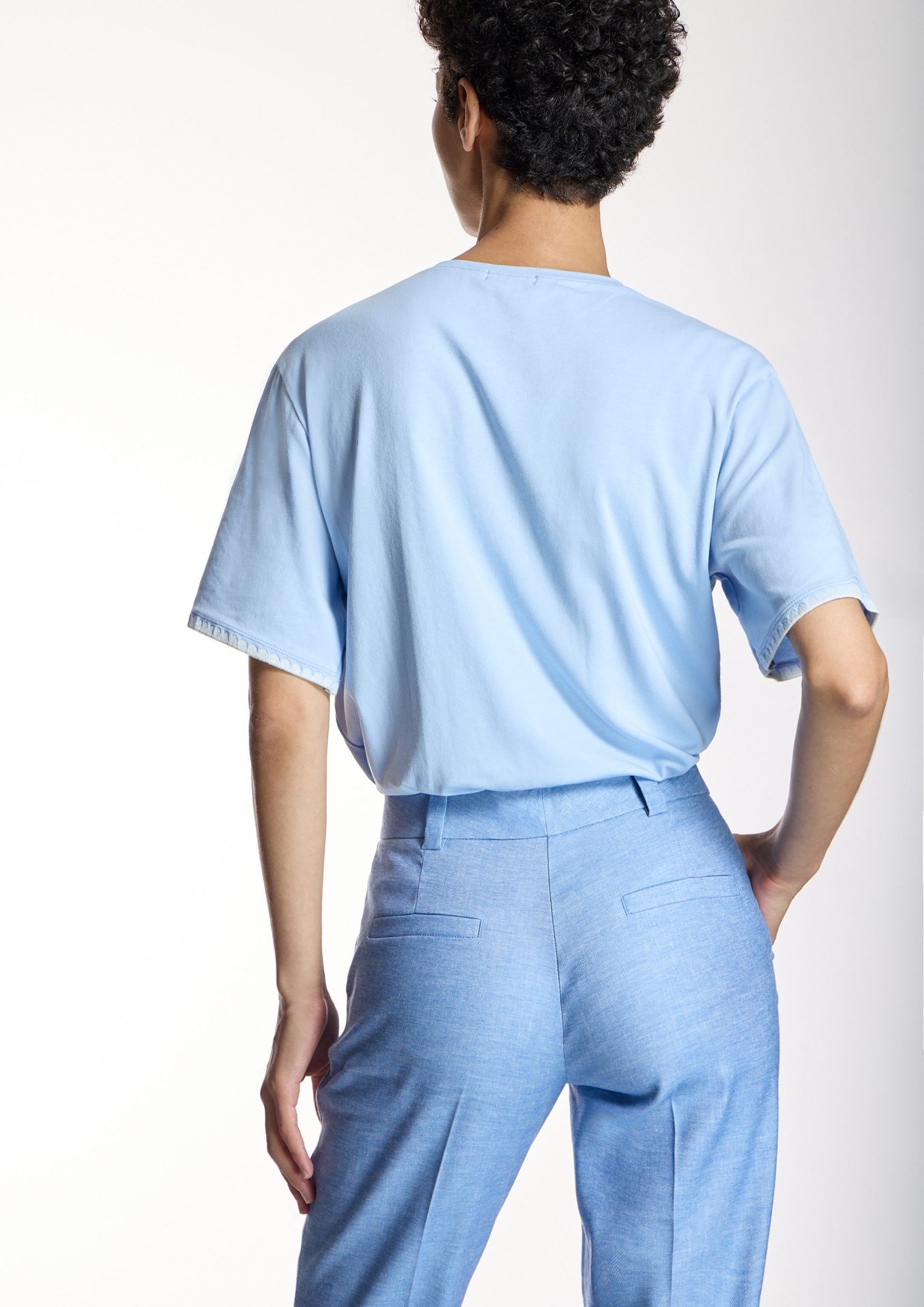 camiseta-azul-de-manga-corta-algodon