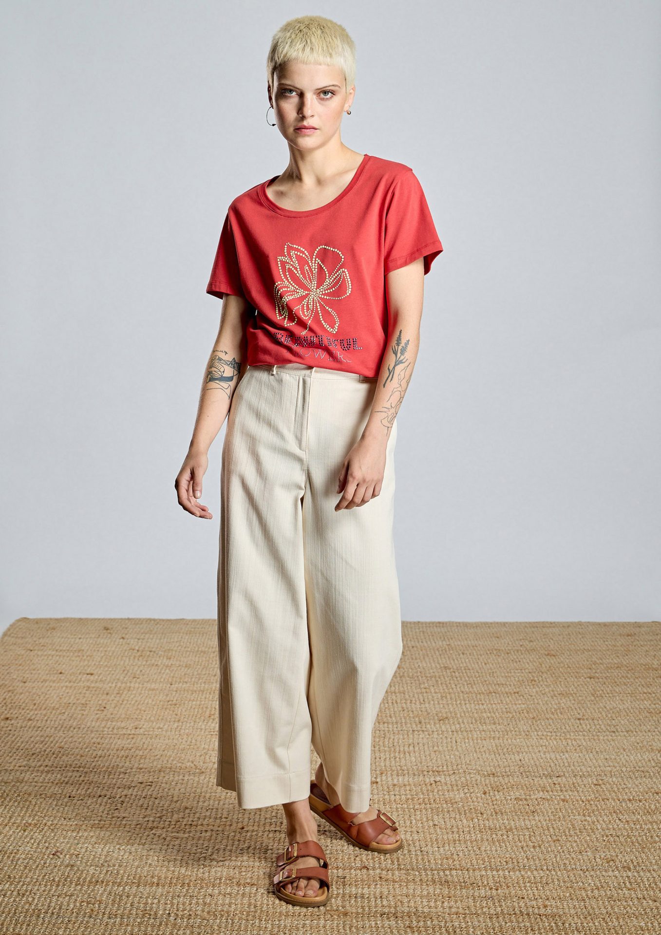 camiseta-con-dibujo-flor