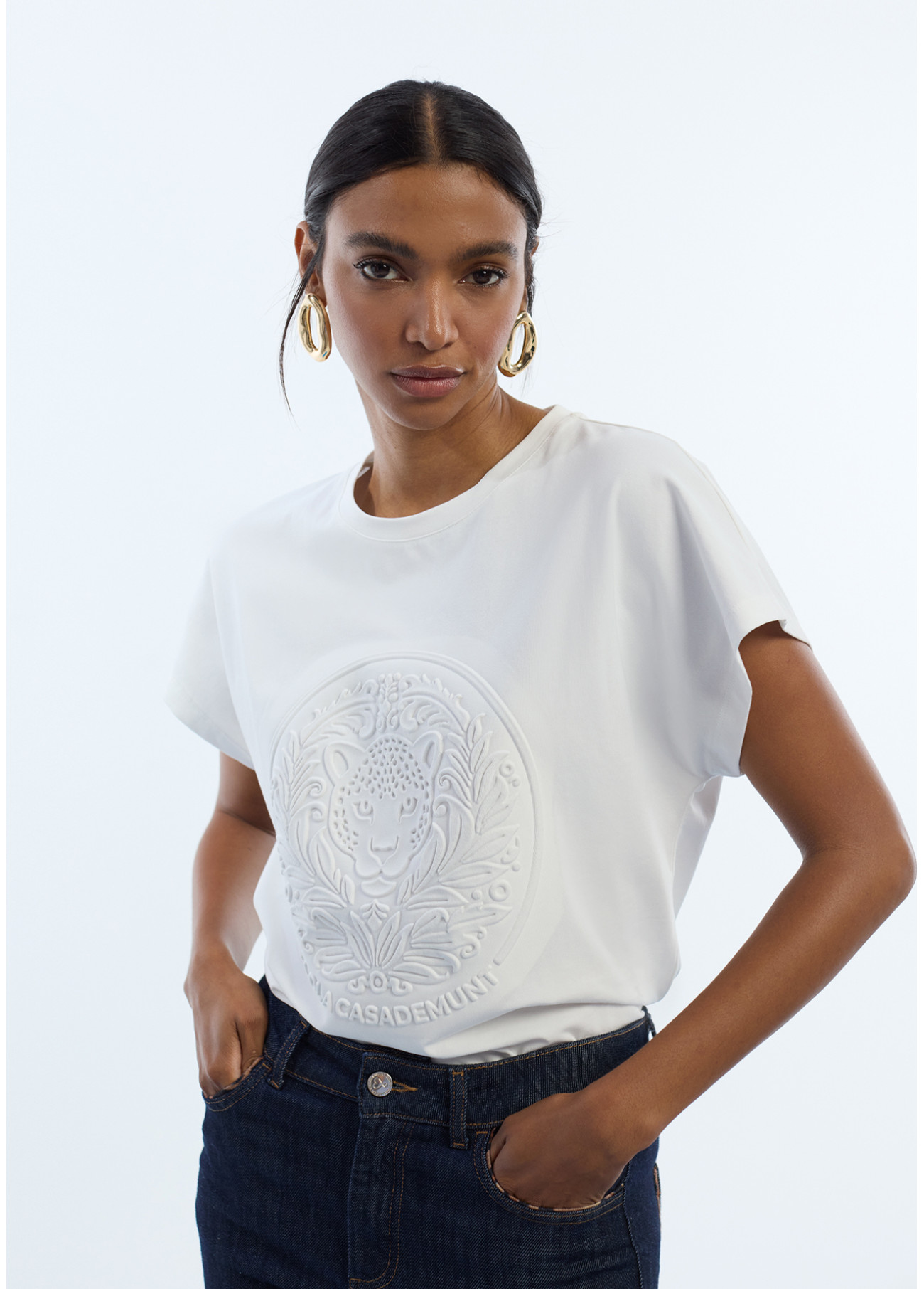 camiseta-logo-embossing