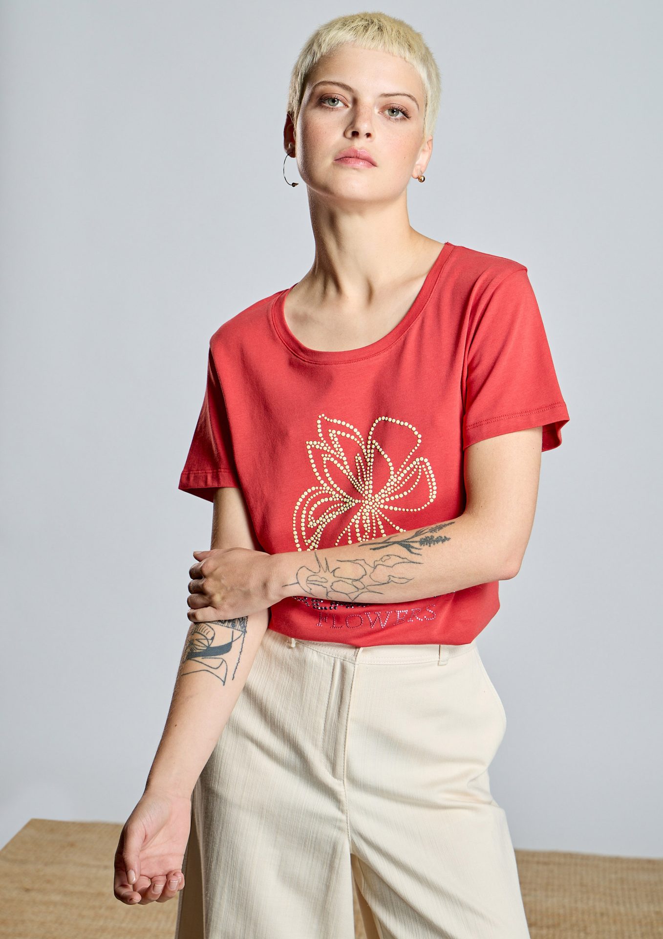 camiseta-roja-para-mujer