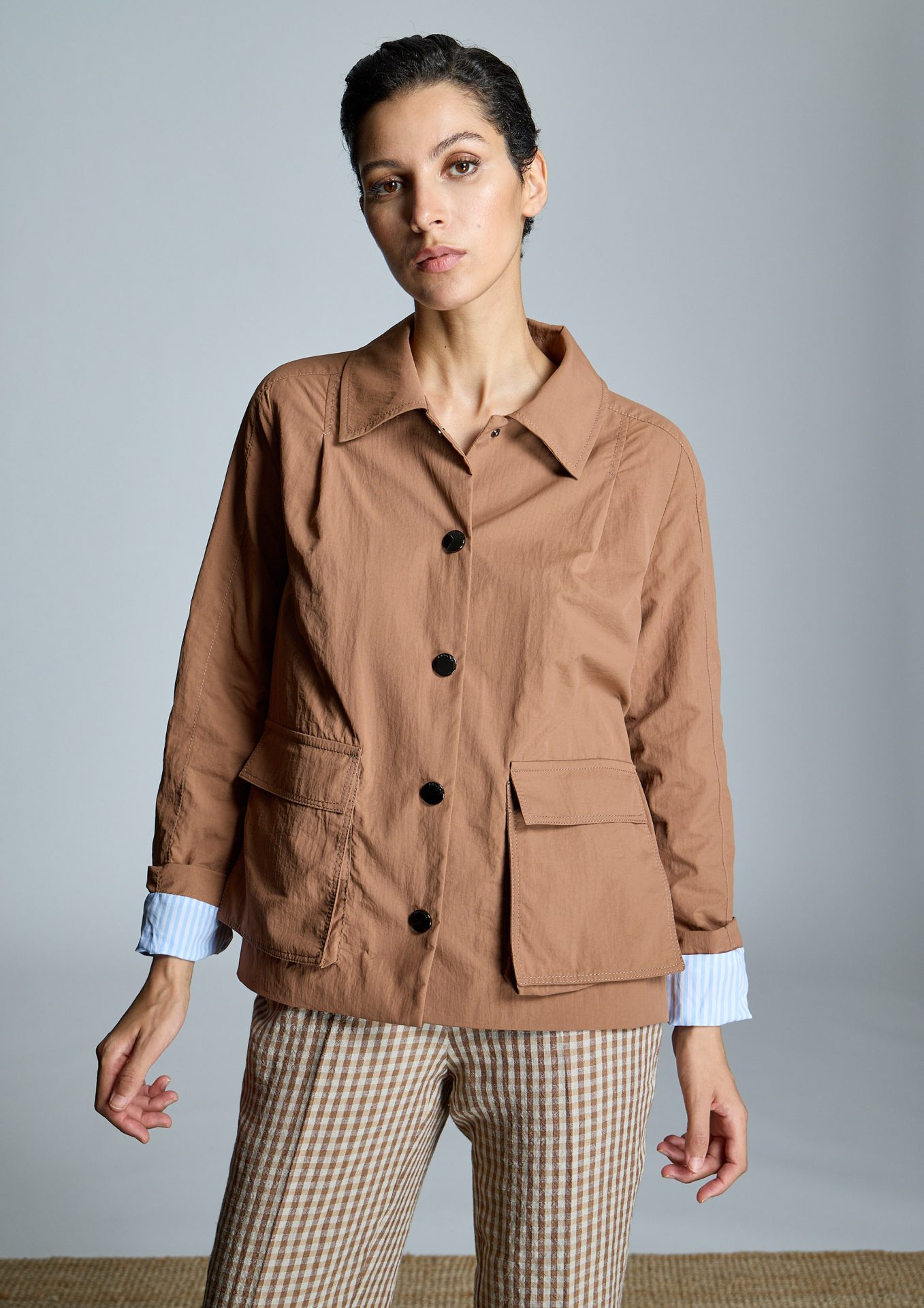 chaqueta-mujer-marron-bolsillos-