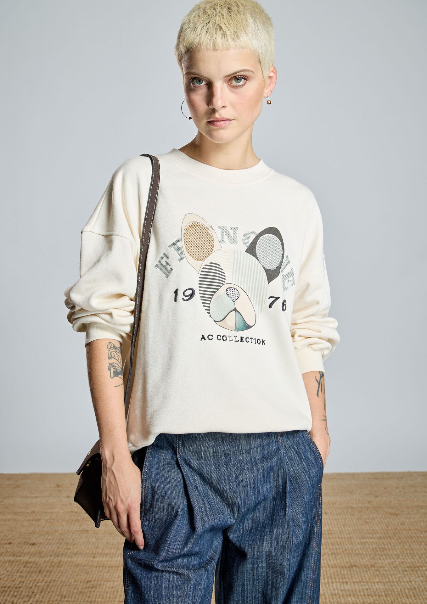 sudadera-cruda-con-bulldog