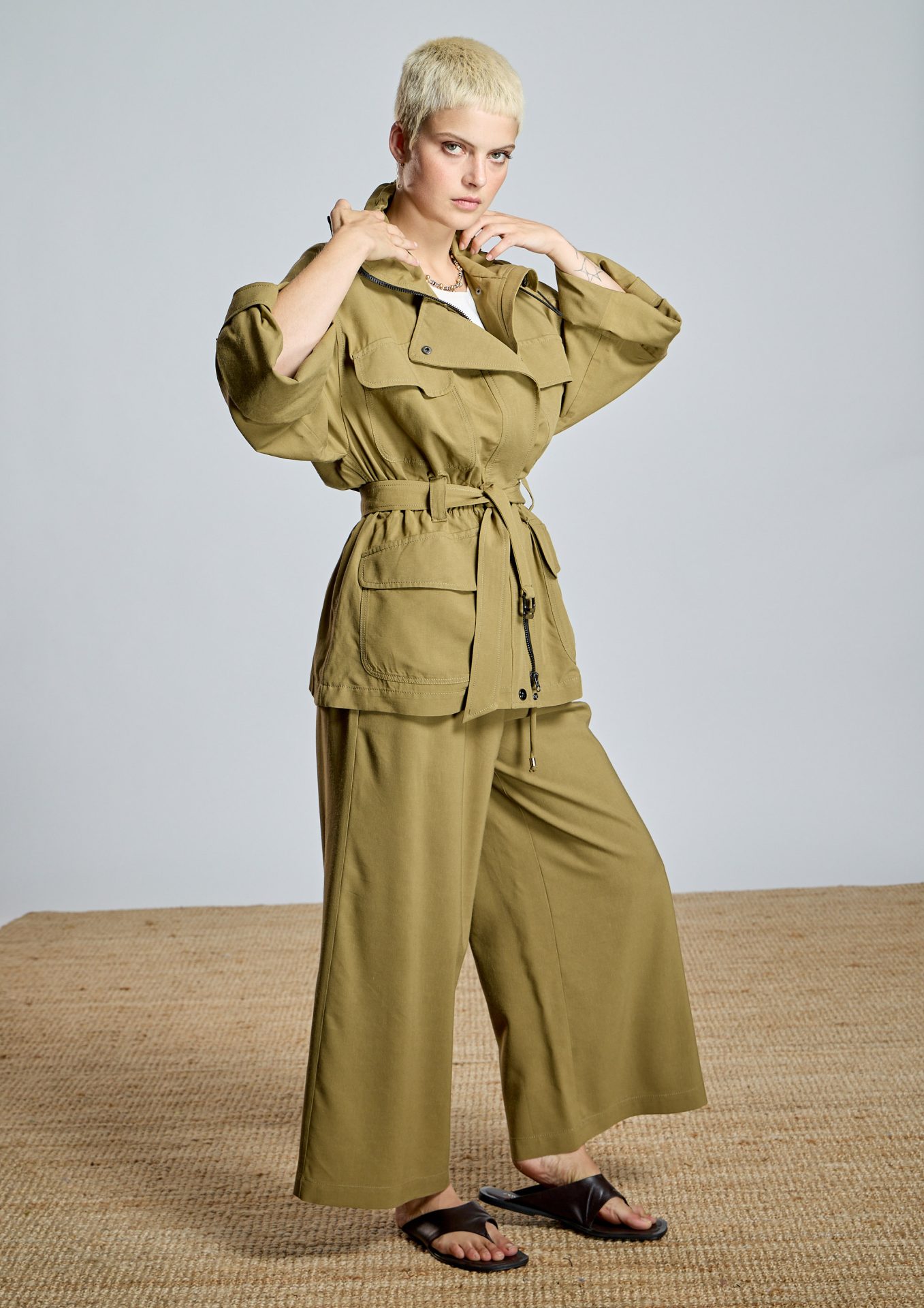 conjunto-kaki-para-mujer (1)