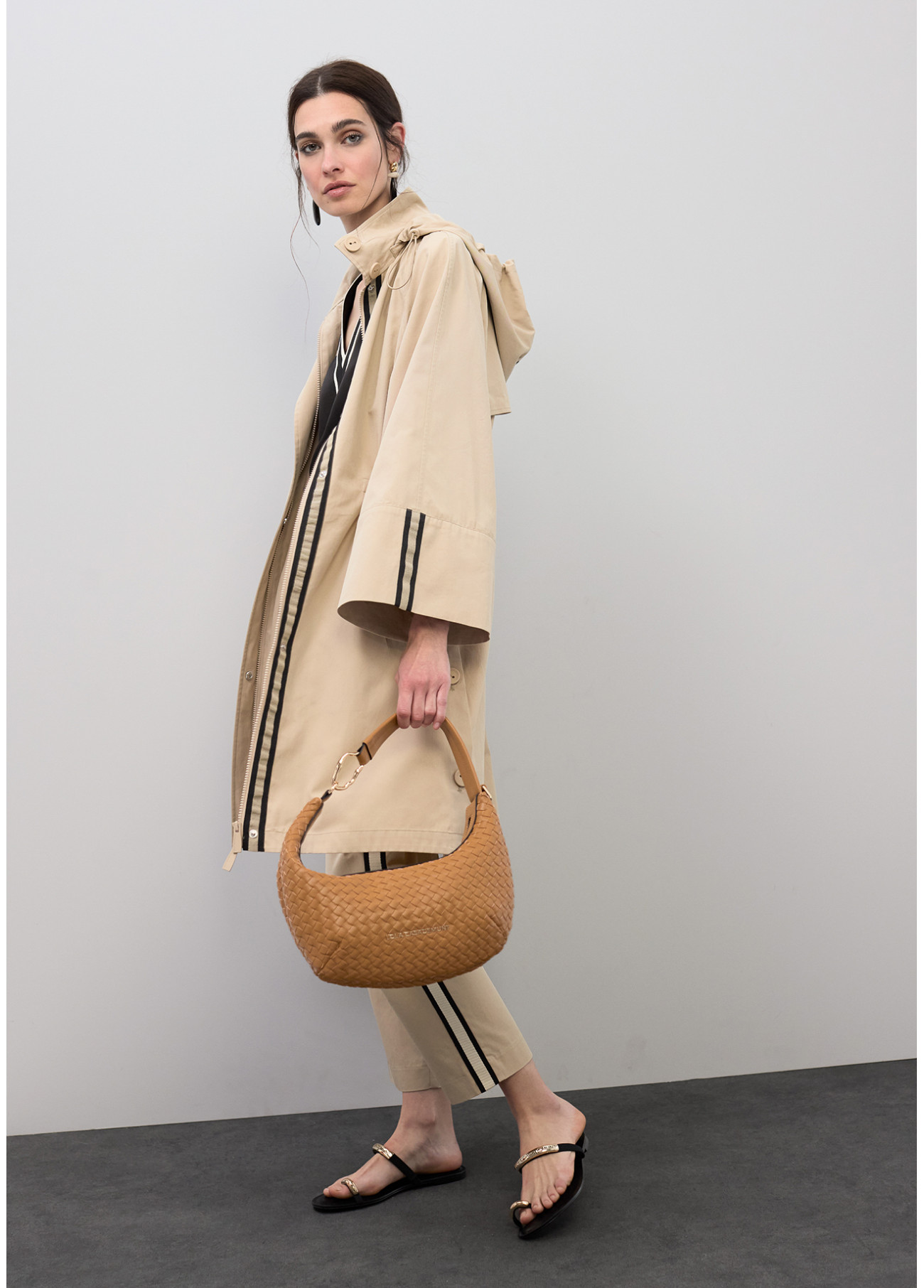 gabardina-parka-oversize-rayas-adorno-con-cintura-ajustable (4)