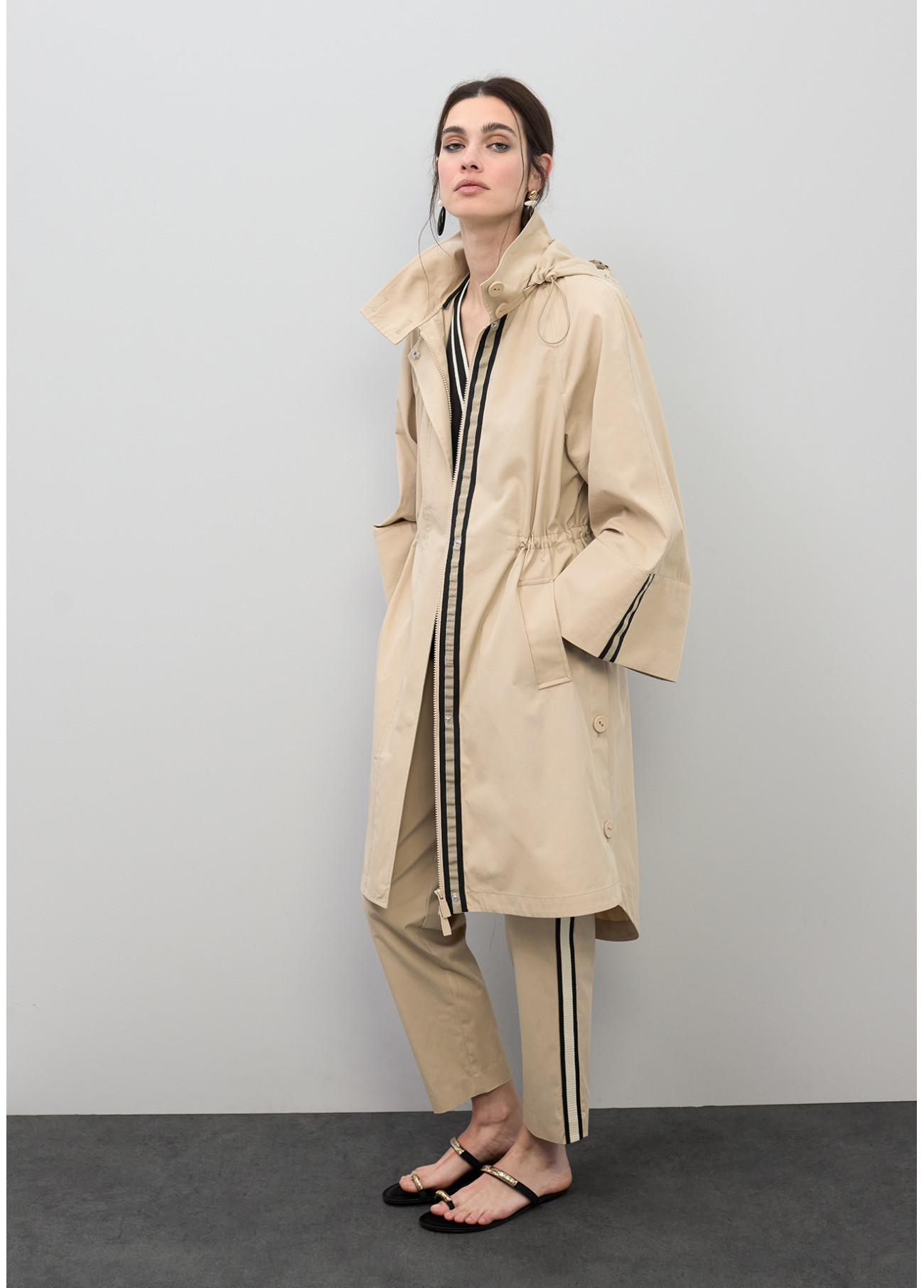 gabardina-parka-oversize-rayas-adorno-con-cintura-ajustable