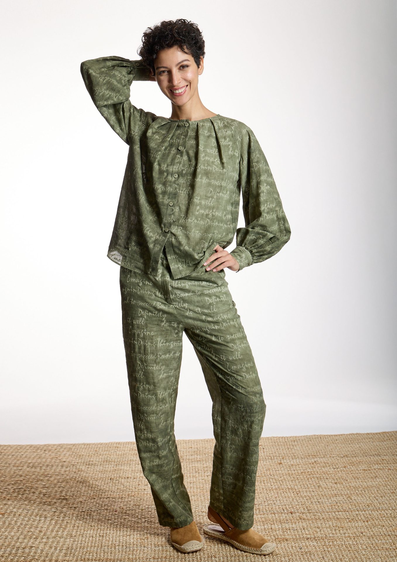 blusa-y-pantalon-verde-kaki