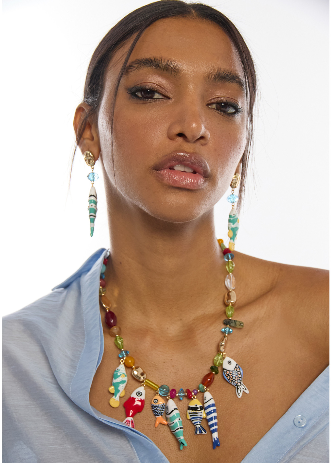 collar-cristales-multicolor-con-charms-de-peces (1)