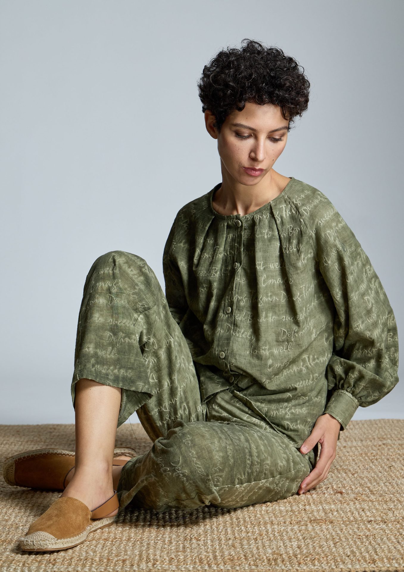 conjunto-verde-kaki-de-alba-conde