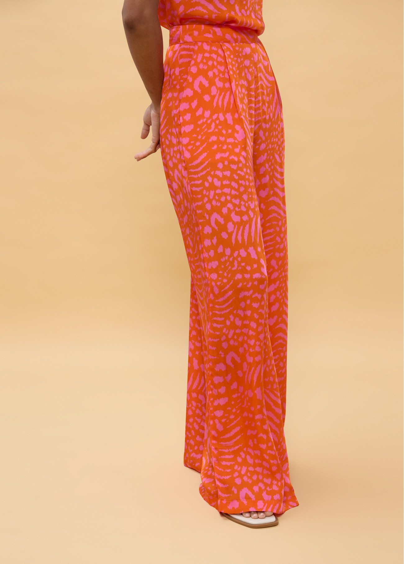 pantalon-estampado-manchas (2)