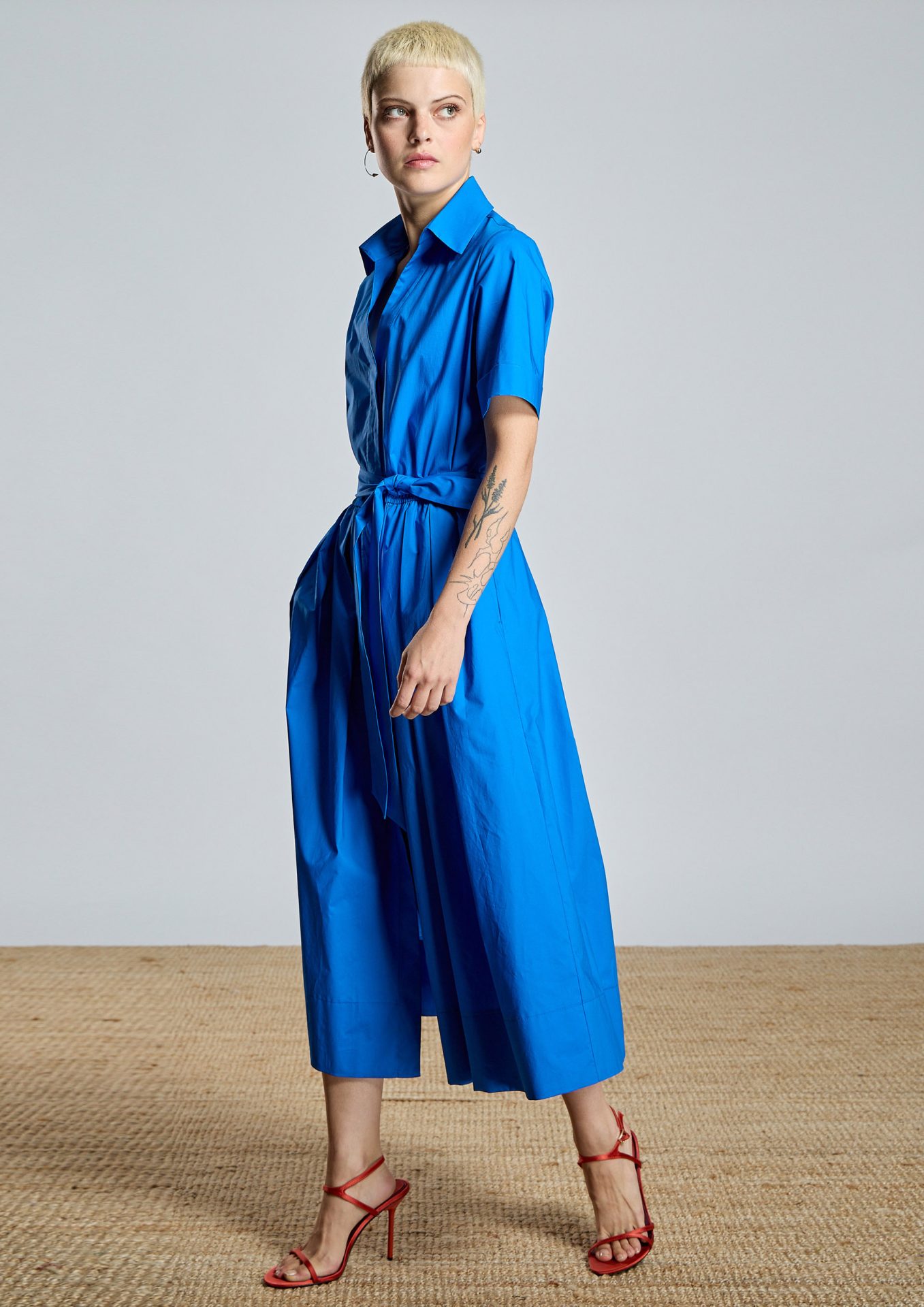 vestido-azul-con-cinturon