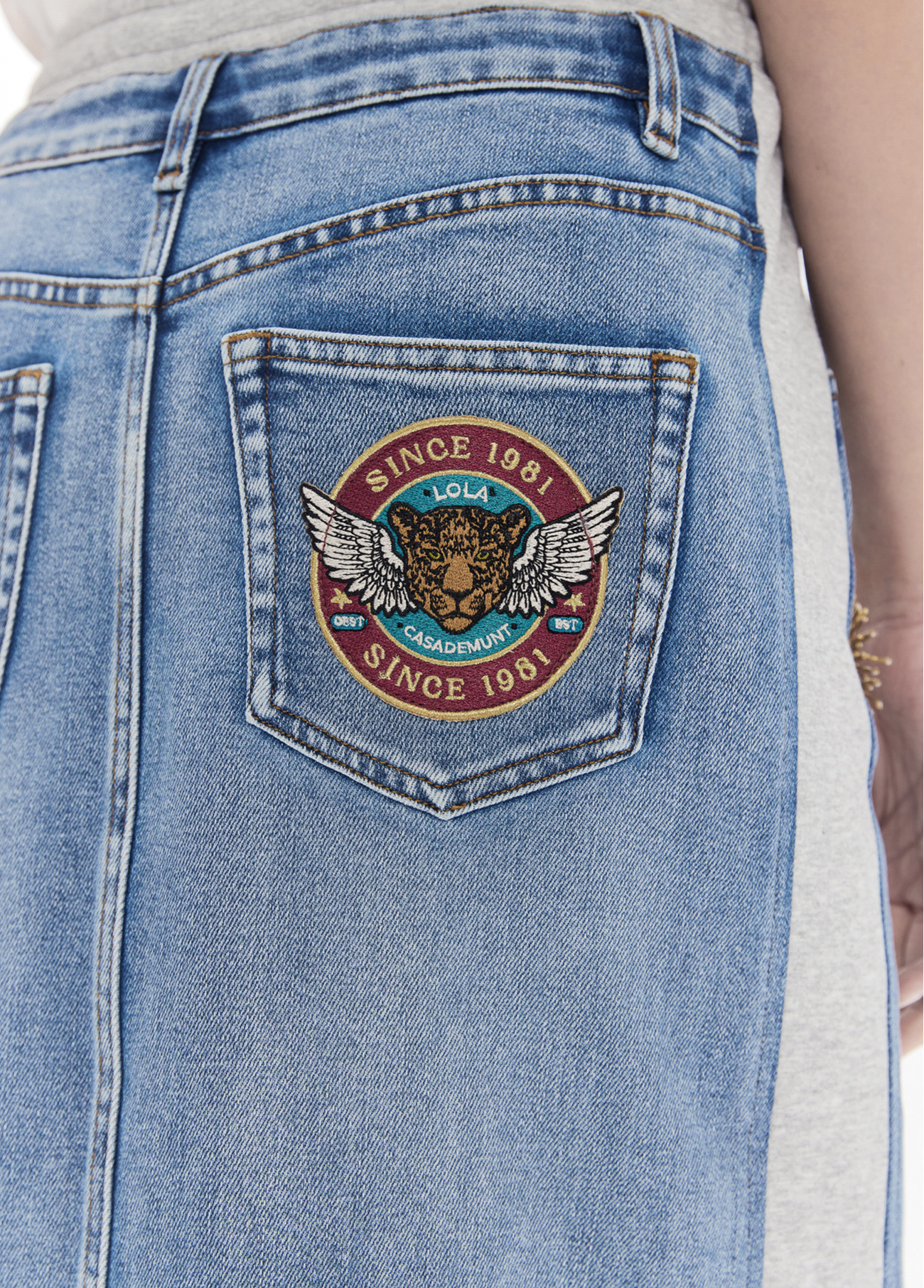 falda-combo-denim-y-jersey-con-parches (2)