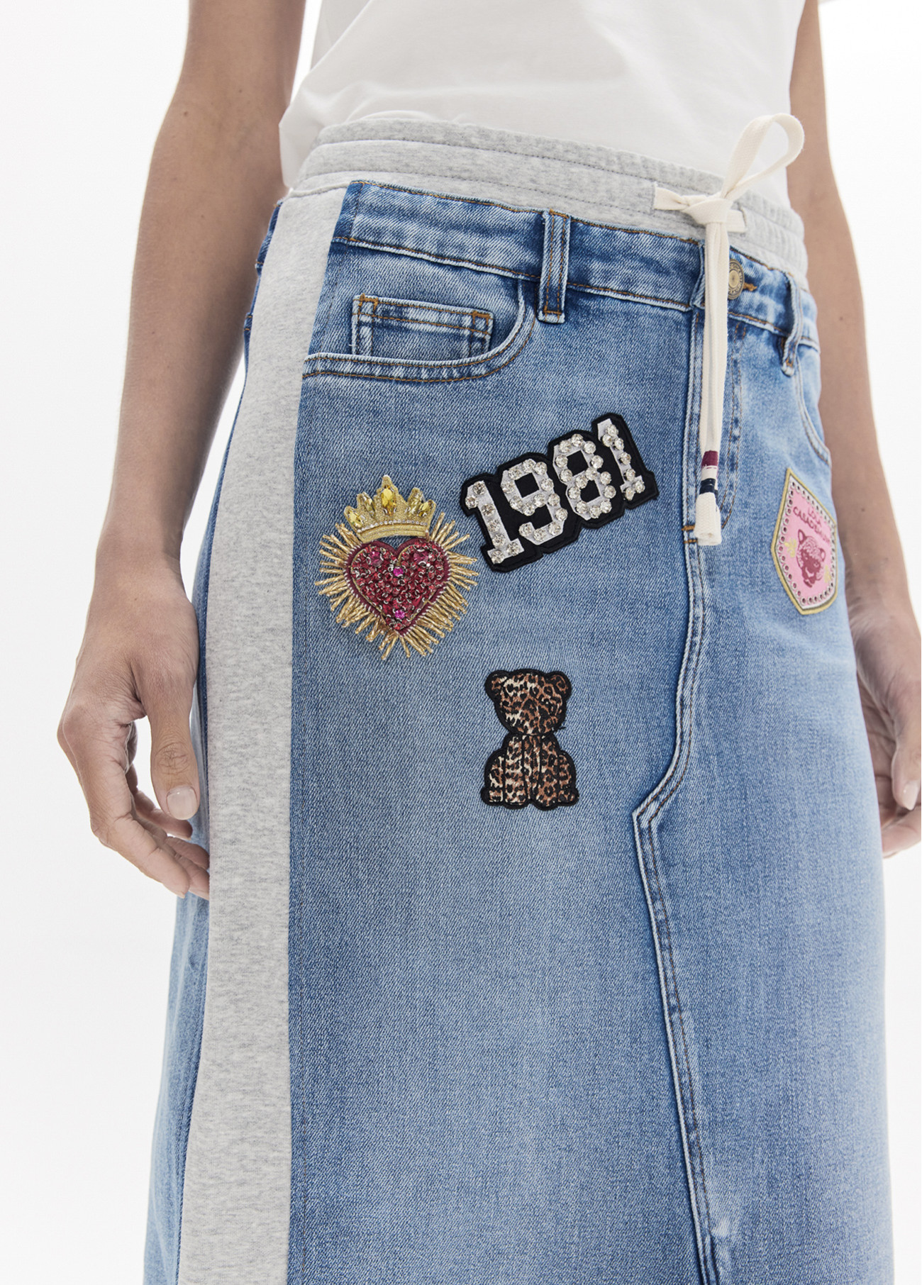falda-combo-denim-y-jersey-con-parches