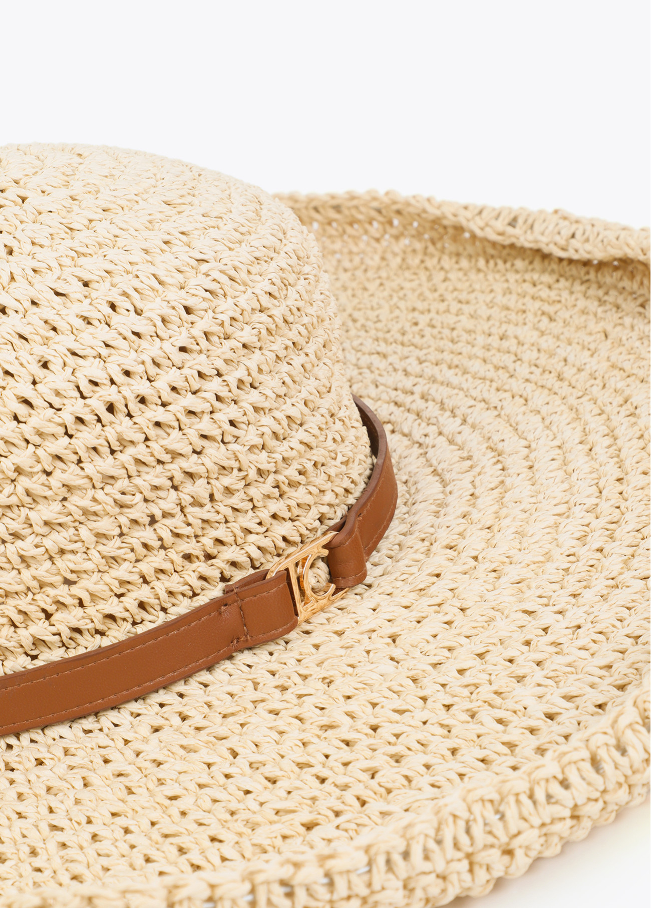 sombrero-de-ala-ancha-en-efecto-rafia (7)