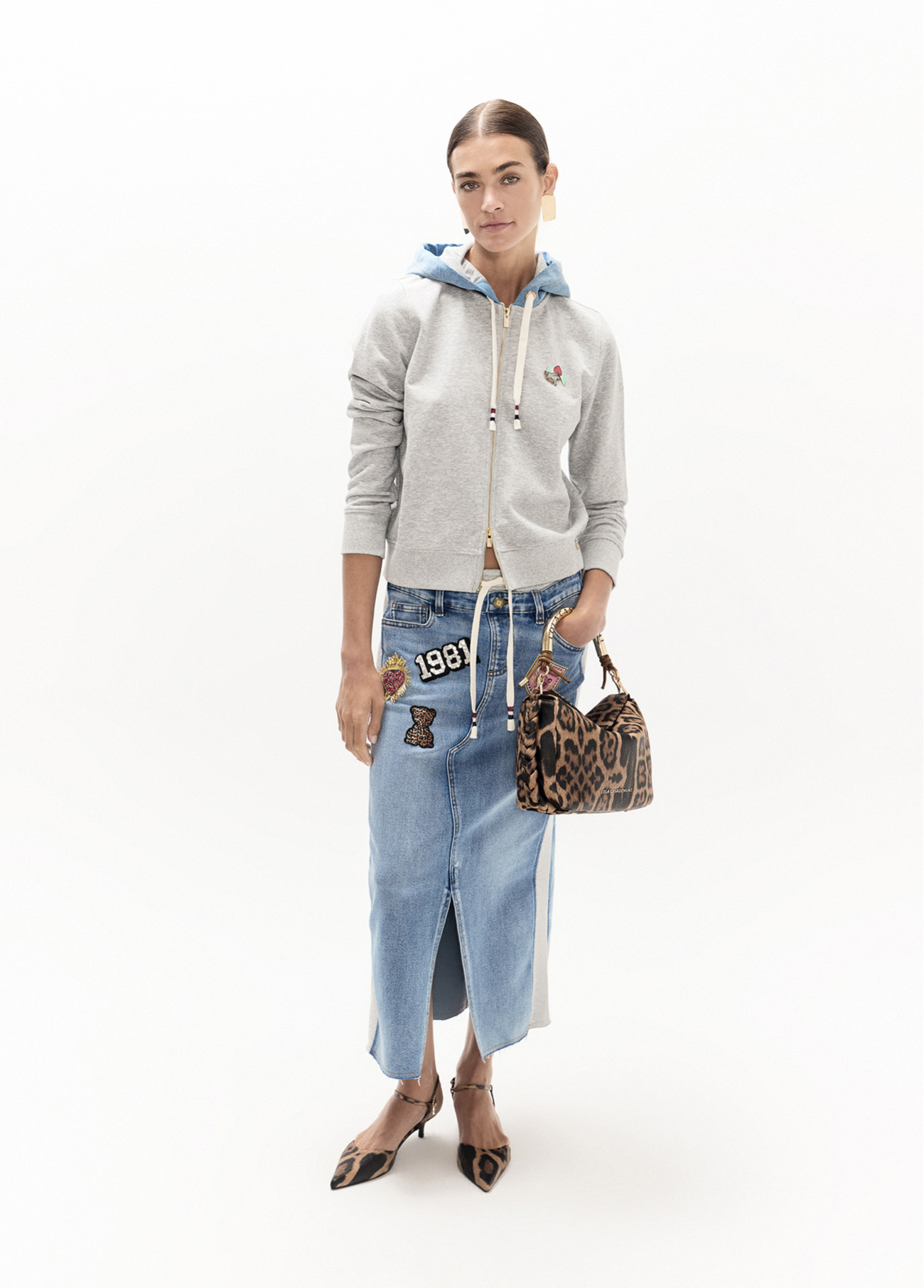 sudadera-corta-con-cremallera-y-capucha-en-denim-pins-en-el-delatero (5)