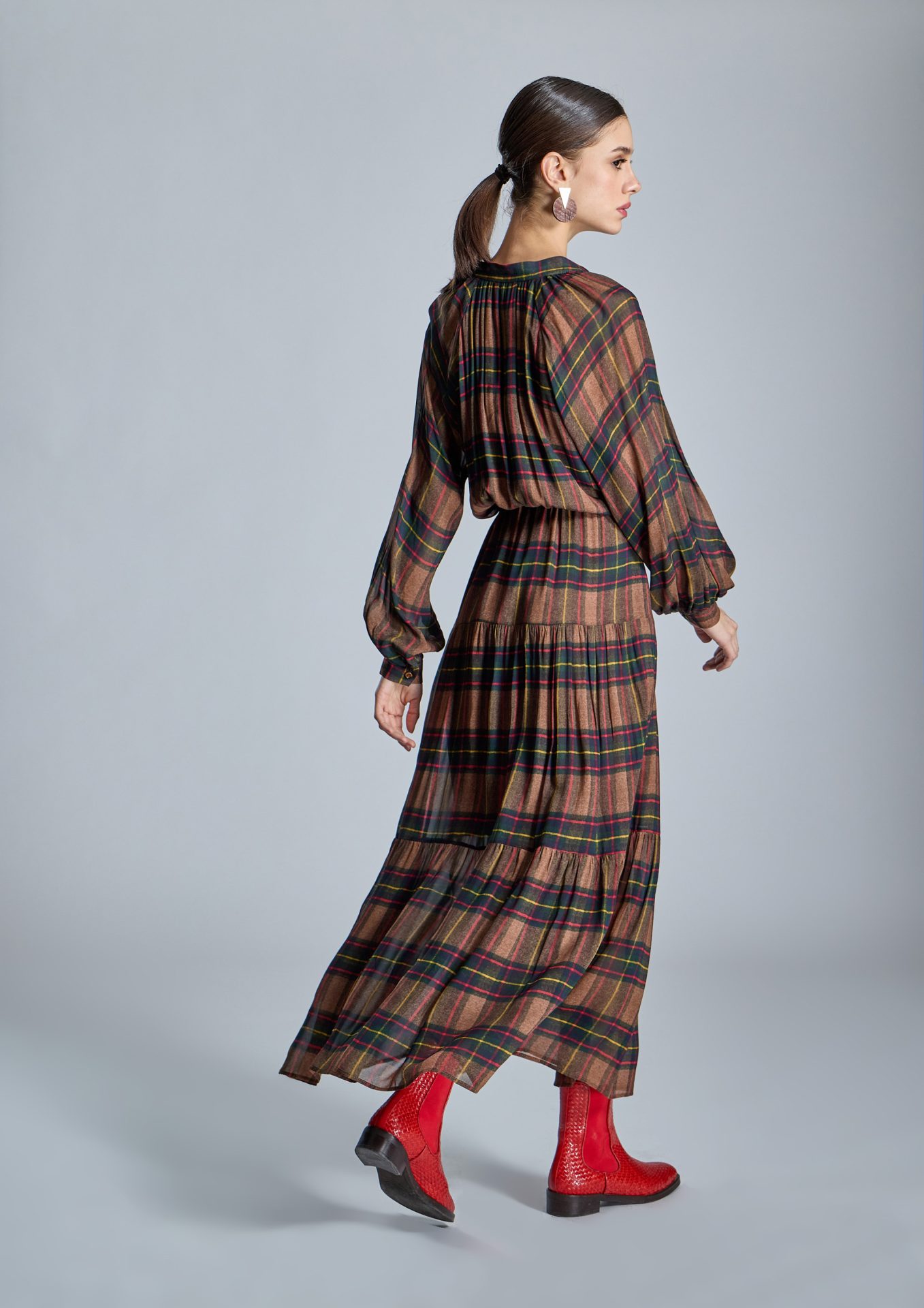 vestido-largo-de-cuadros-marron