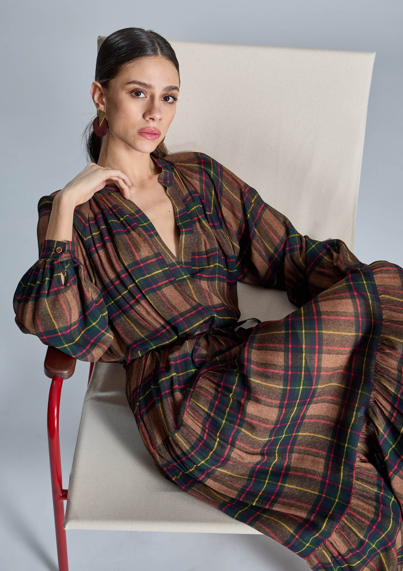vestido-midi-de-cuadros-marron