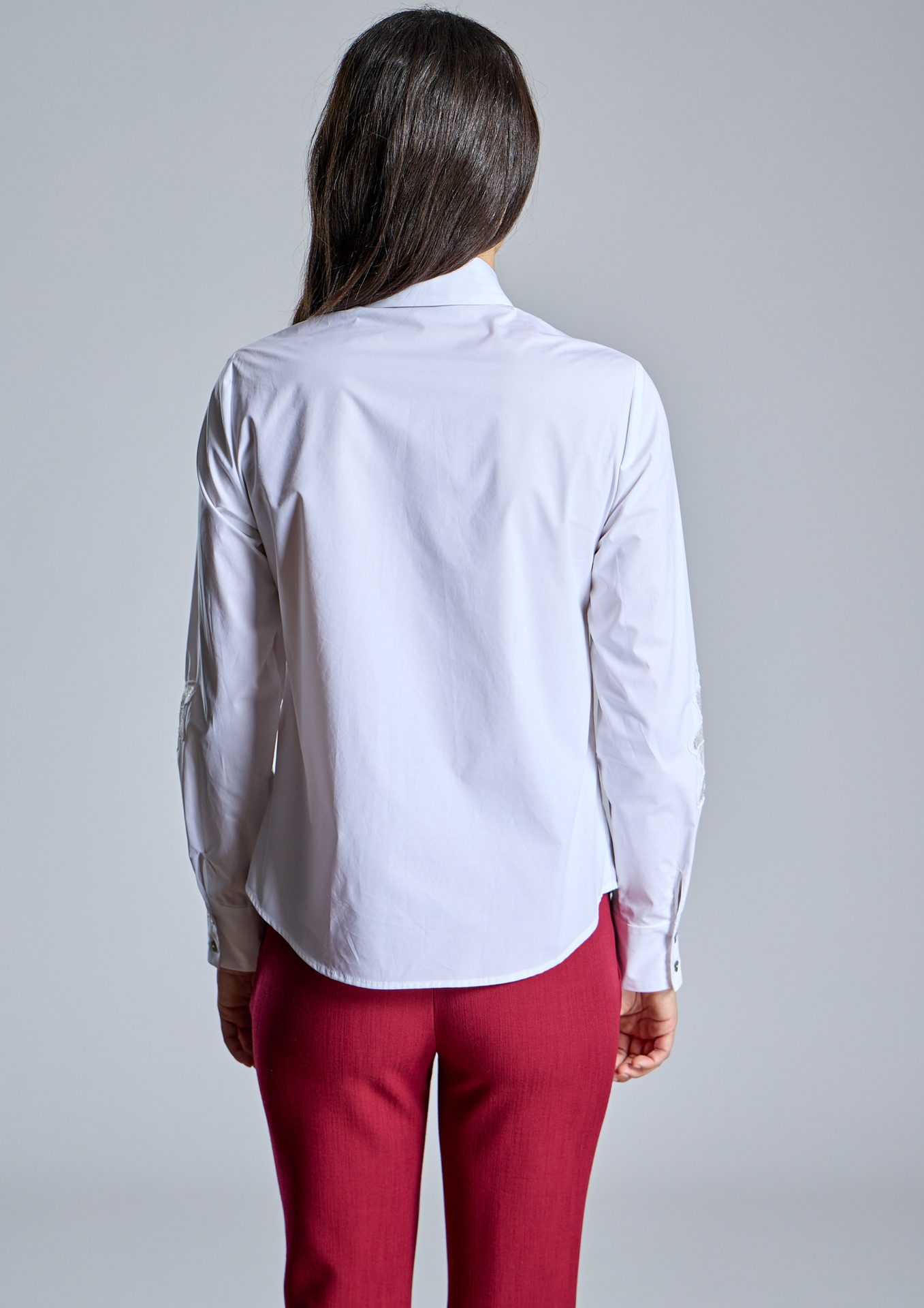 camisa-blanca-de-manga-larga-con-bordado