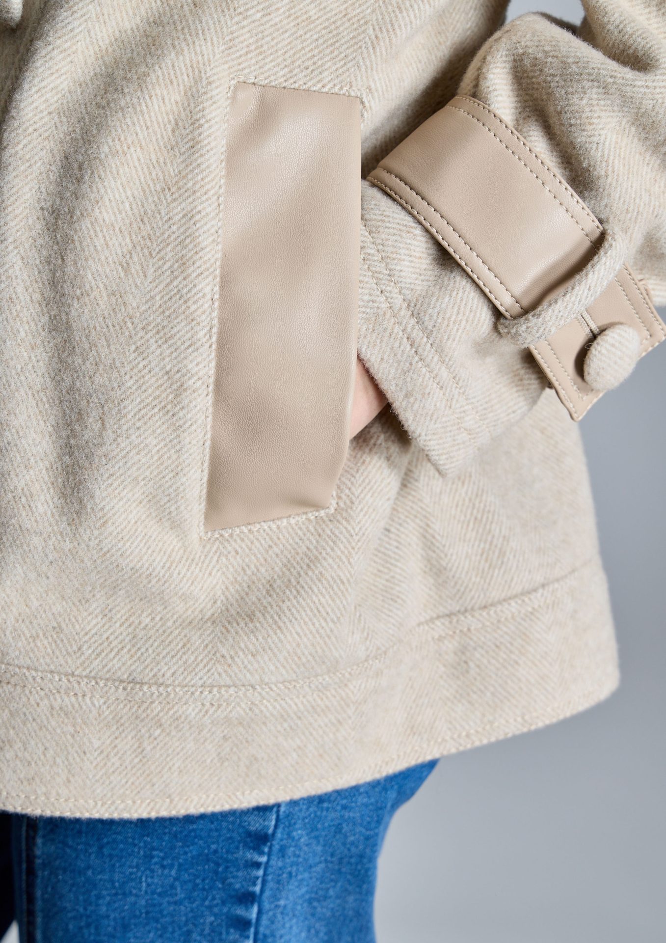 detalle-de-chaqueta-beige