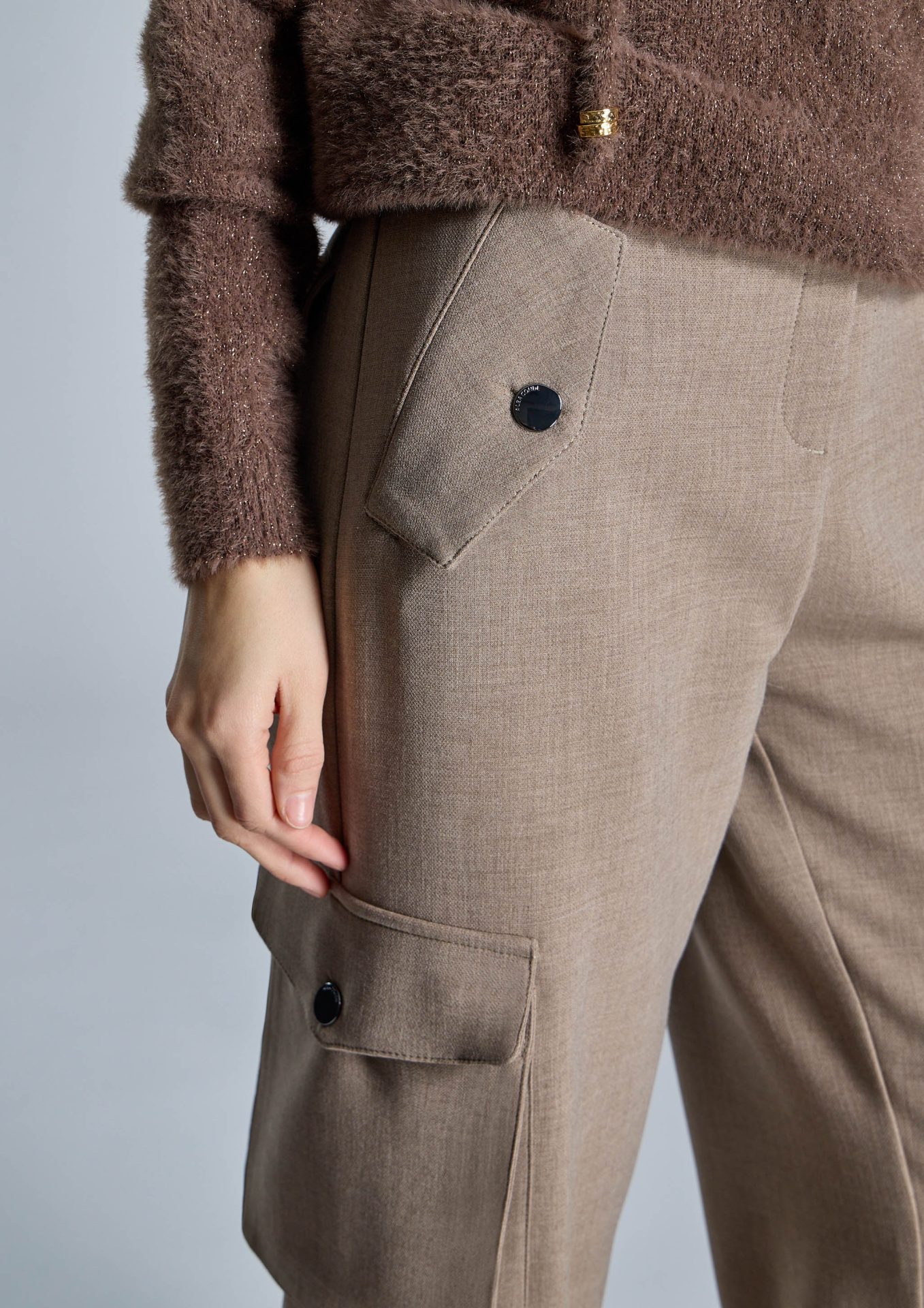detalle-de-pantalon-cargo