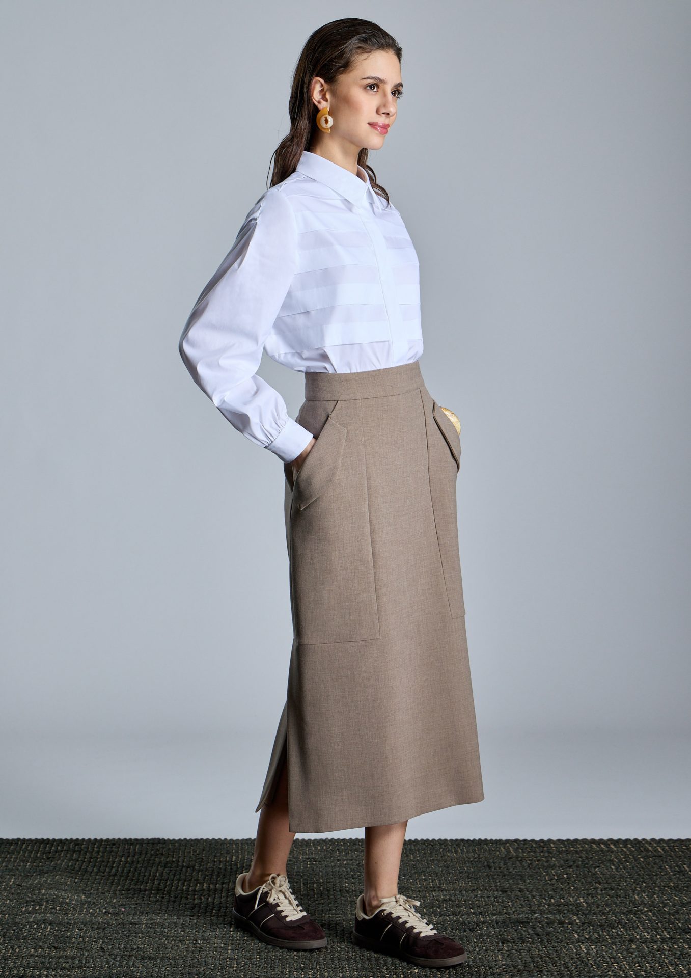 falda-beige-de-vestir-con-corte-recto
