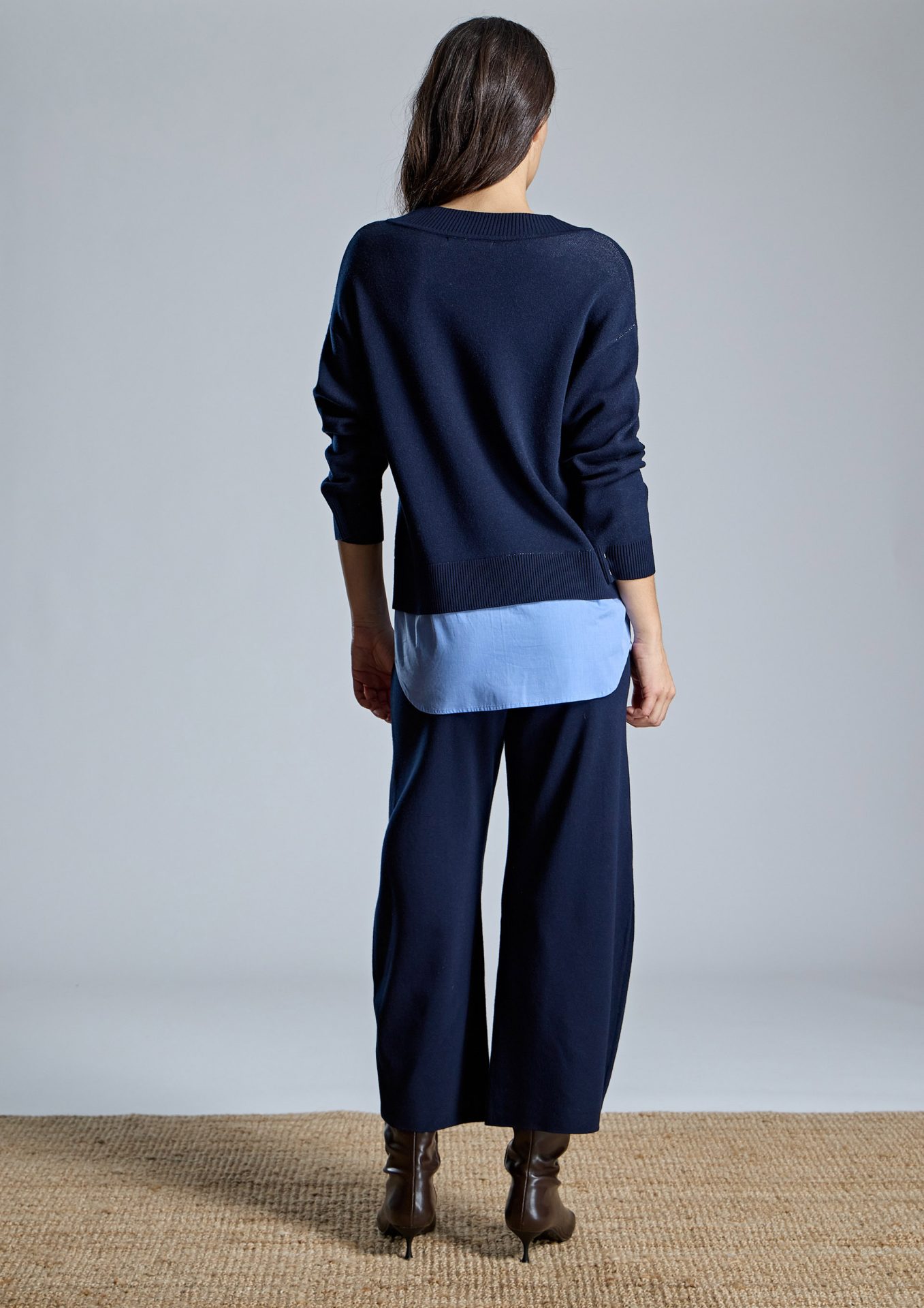 jersey-azul-marino-de-alba-conde-con-bajo-efecto-blusa