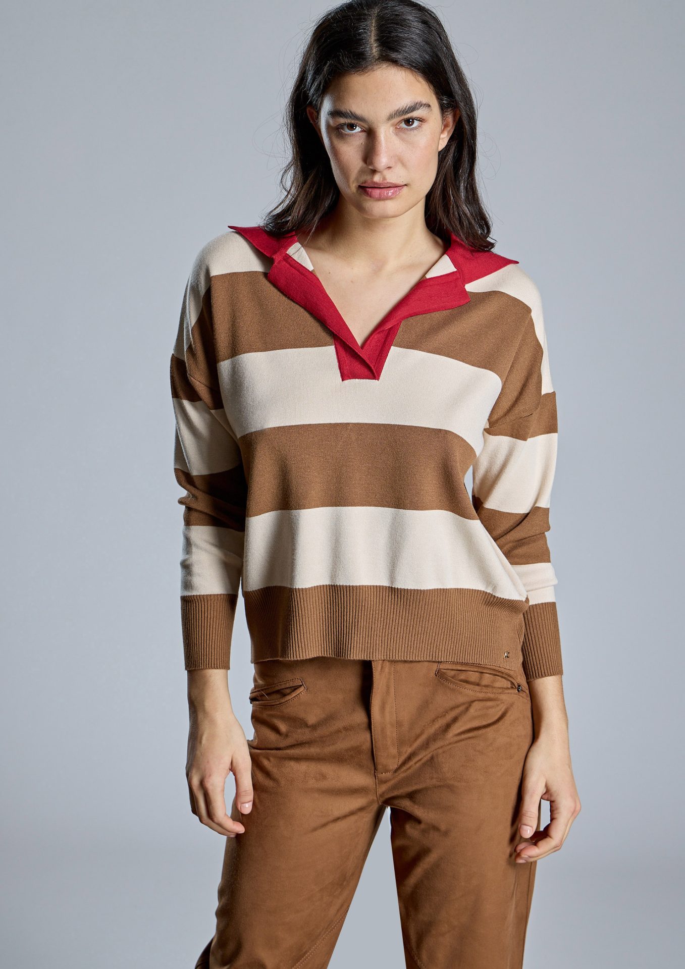 jersey-de-punto-a-rayas-en-camel-y-crudo