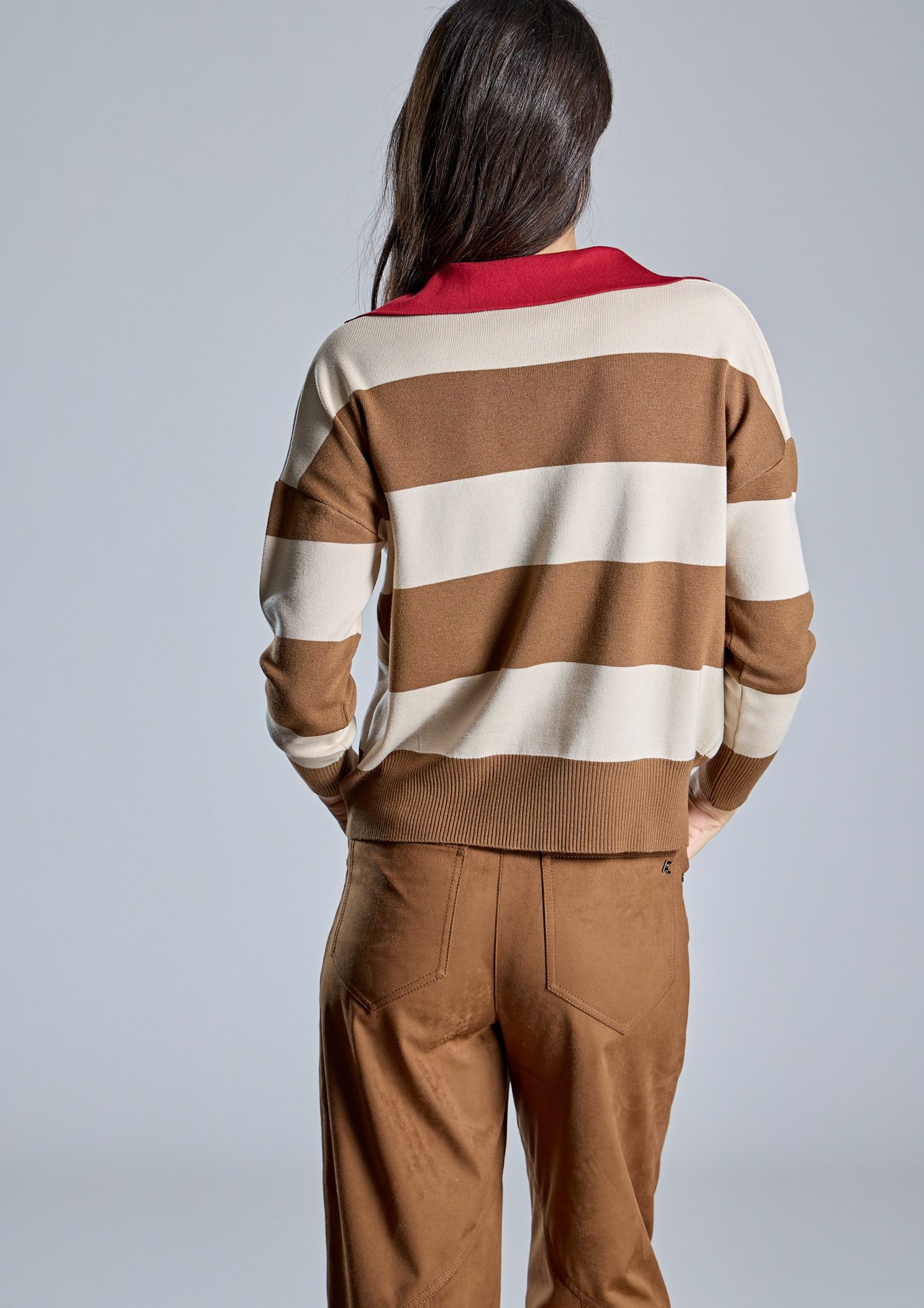 jersey-de-punto-con-rayas-horizontales-marron-y-camel