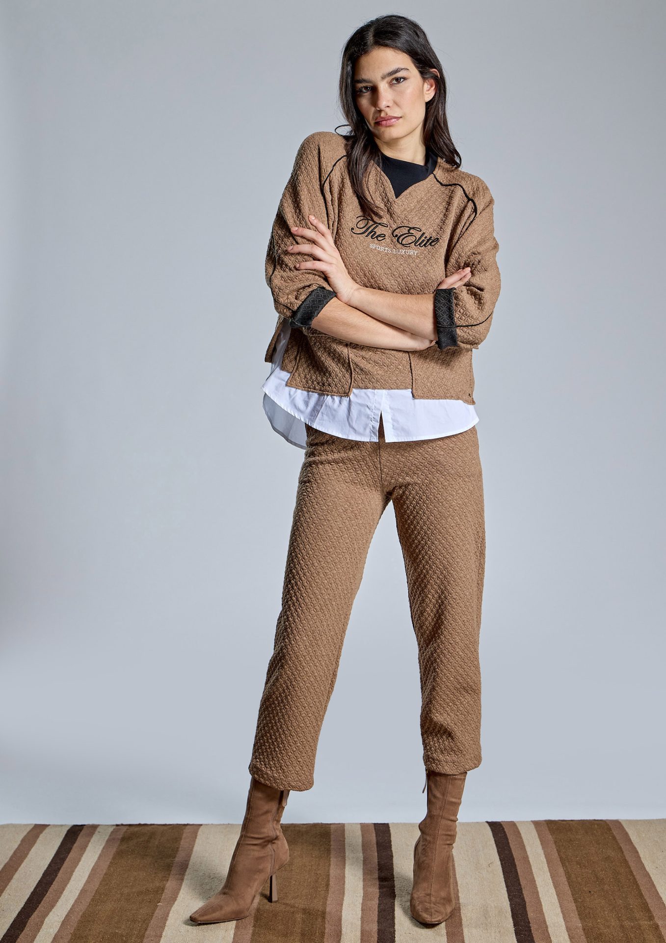 pantalon-camel-con-textura