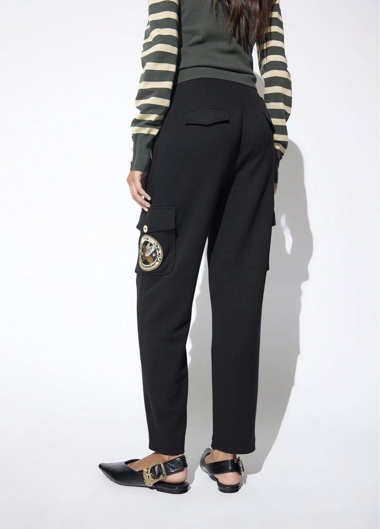pantalon-cordon-en-cintura-y-bolsillo-cargo-con-parche-aviador-en-un-lado (4)