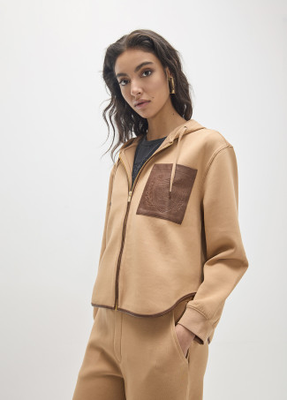 sudadera-abierta-bolsillo-efecto-piel-con-en-el-delantero-y-maxi-parche-en-espalda (4)