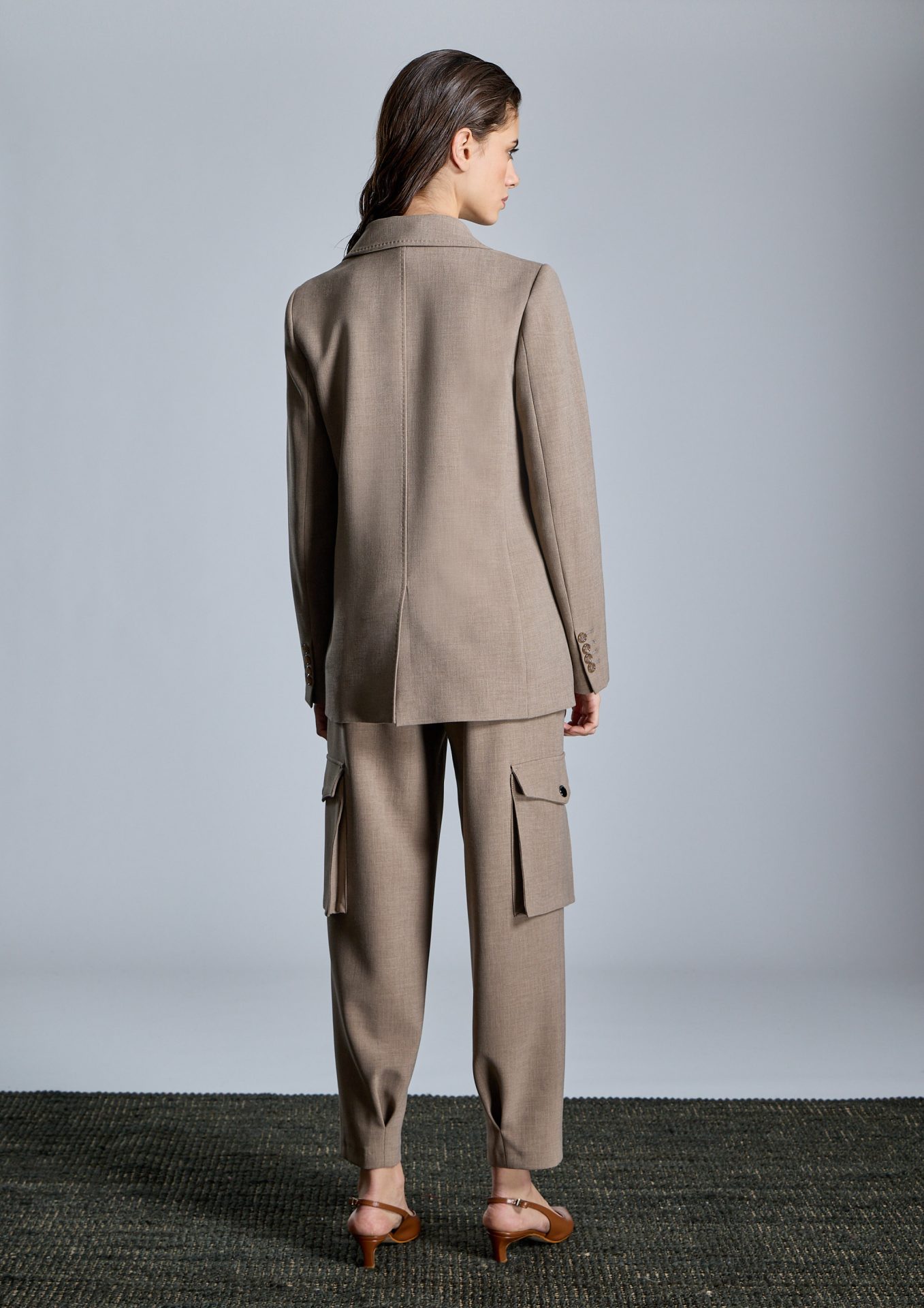 americana-beige-de-mujer