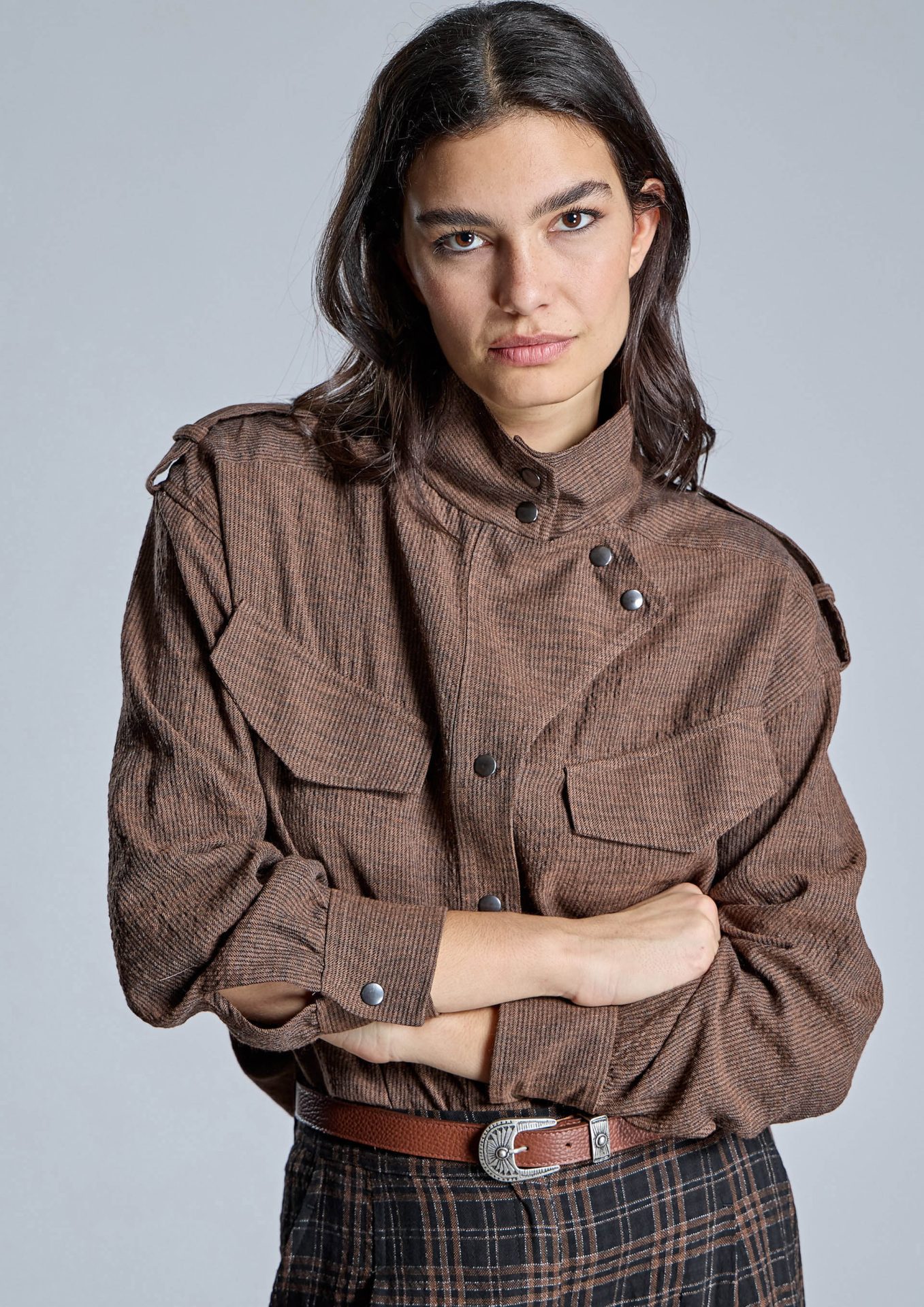camisa-marron-de-micropana