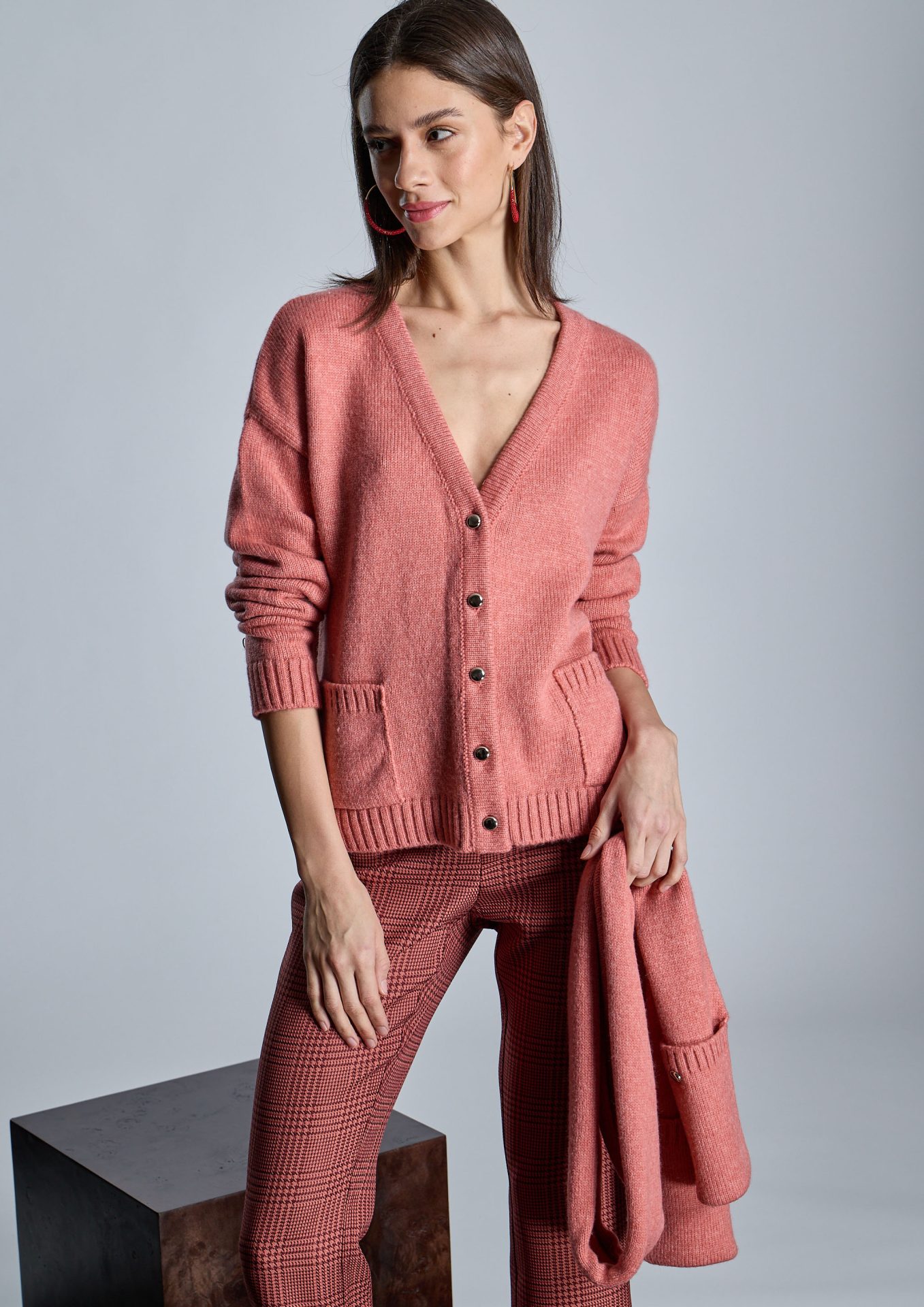 chaqueta-de-punto-salmon-con-botones