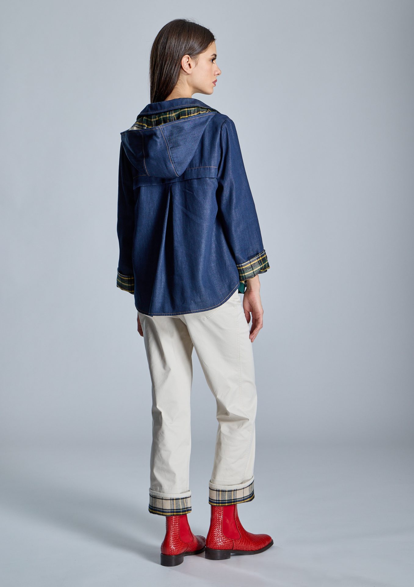 espalda-de-blusa-de-azul