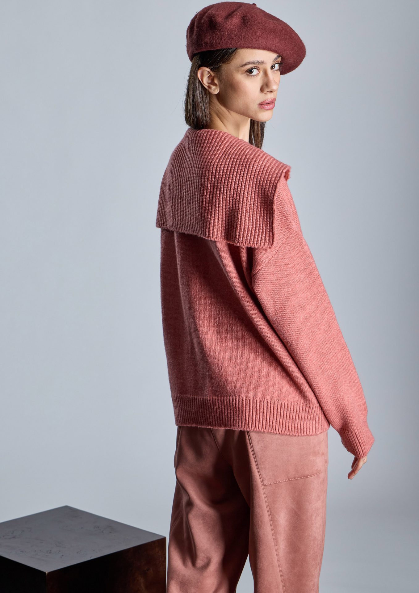 jersey-de-mujer-salmon-con-cuello-abierto