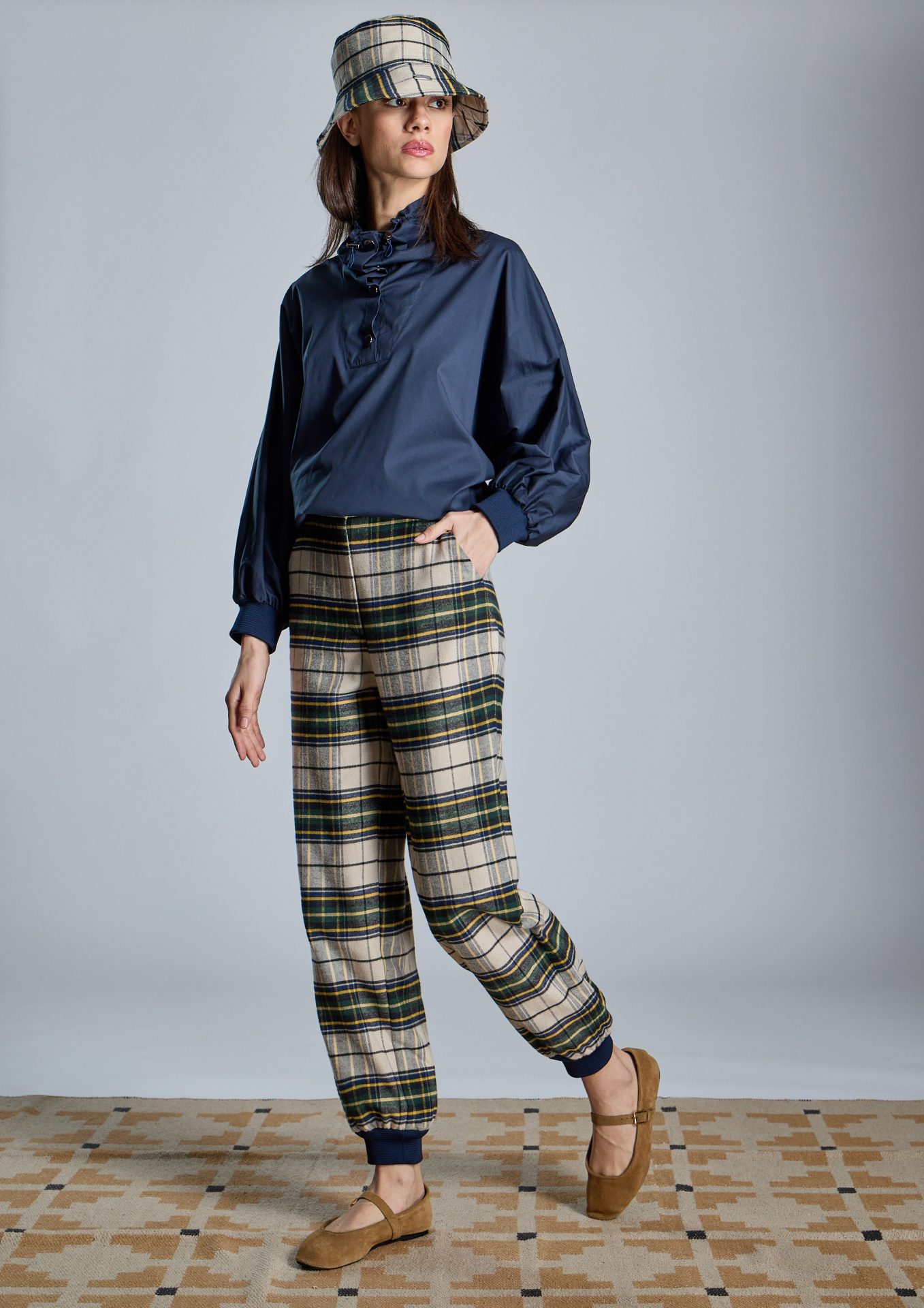 pantalon-de-cuadros-verde-con-bolsillos