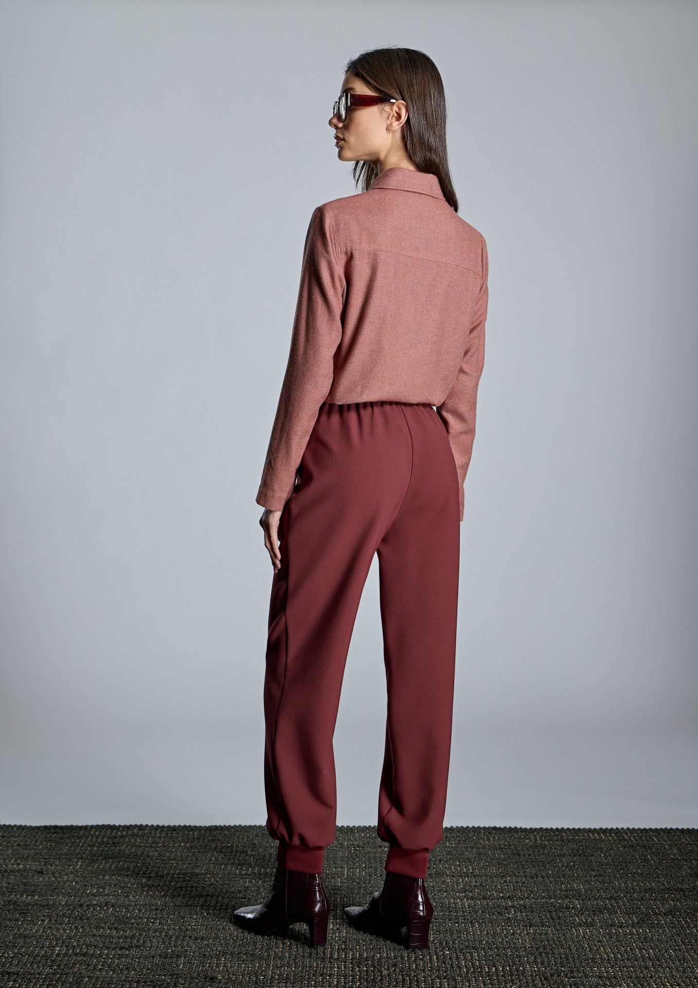 pantalon-granate-con-goma-en-cintura