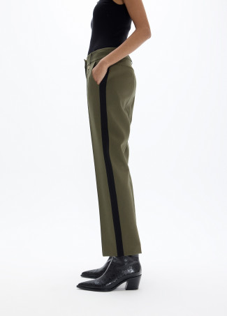pantalon-tobillero-campanita-con-pieza-lateral-grosgain-a-contraste (1)